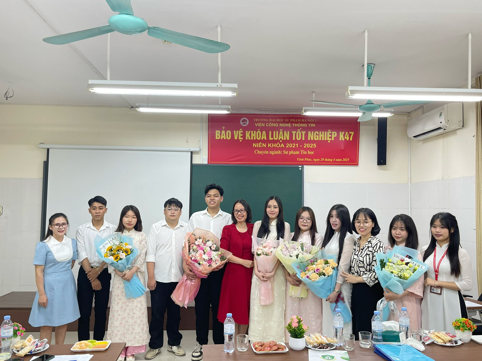 LỄ BẢO VỆ KHÓA LUẬN TỐT NGHIỆP CHUYÊN NGÀNH SƯ PHẠM TIN HỌC - VIỆN CÔNG NGHỆ THÔNG TIN - NIÊN KHÓA 2021 – 2025